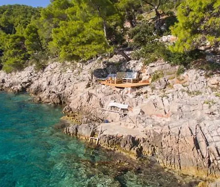 Otel Island Escape *