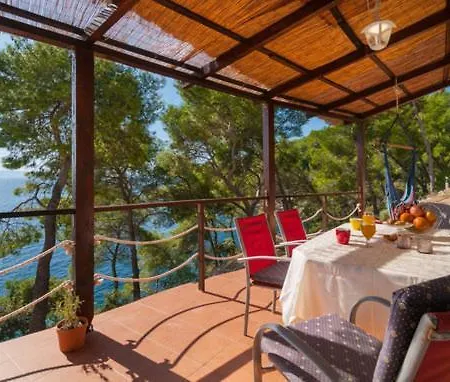 Island Escape * Jelsa (Hvar)
